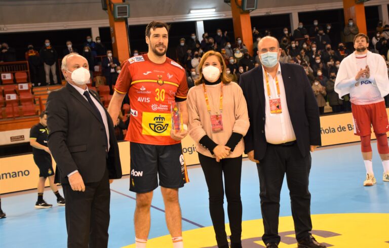 La Junta felicita a la selección española masculina de balonmano tras alzarse con el Torneo Internacional de España 2022