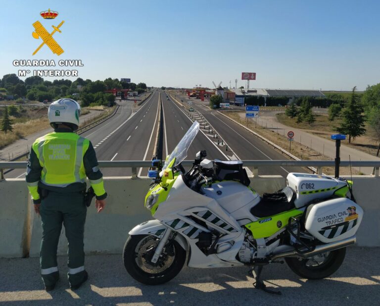Un hombre de 59 años es detenido tras conducir ebrio durante 40 kilómetros en dirección contraria por la A-40