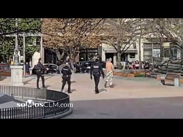 Detenido en pleno centro de Cuenca tras atacar con dos hachas la Subdelegación del Gobierno