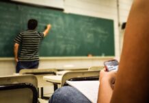 CCOO pide la reducción de la jornada lectiva de los docentes y la contratación de los interinos en verano