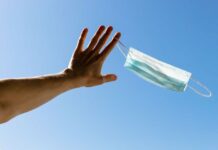 Las CCAA frenan el borrador de medidas contra la Covid y la gripe que incluía la vuelta de la mascarilla