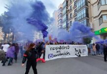 Cientos de personas llenan de morado C-LM pidiendo que hombres y mujeres sean cómplices en la lucha feminista