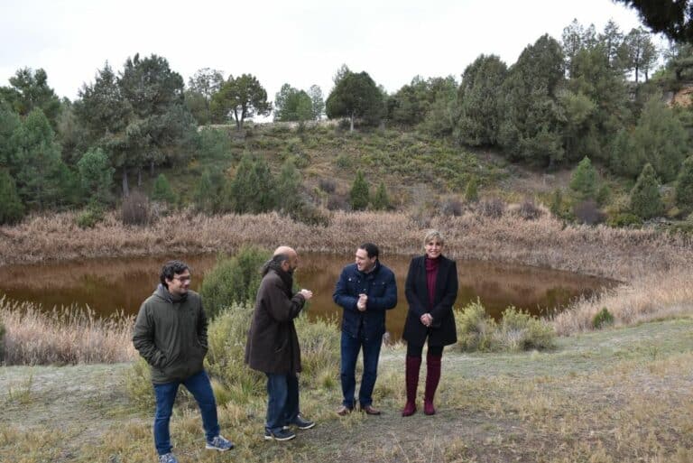 ¿Por qué es de color rosa el Lagunillo de las Tortugas en Cañada del Hoyo?