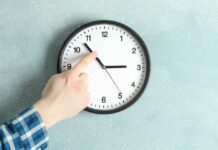 Este fin de semana se cambia la hora, ¿una hora más o una hora menos?