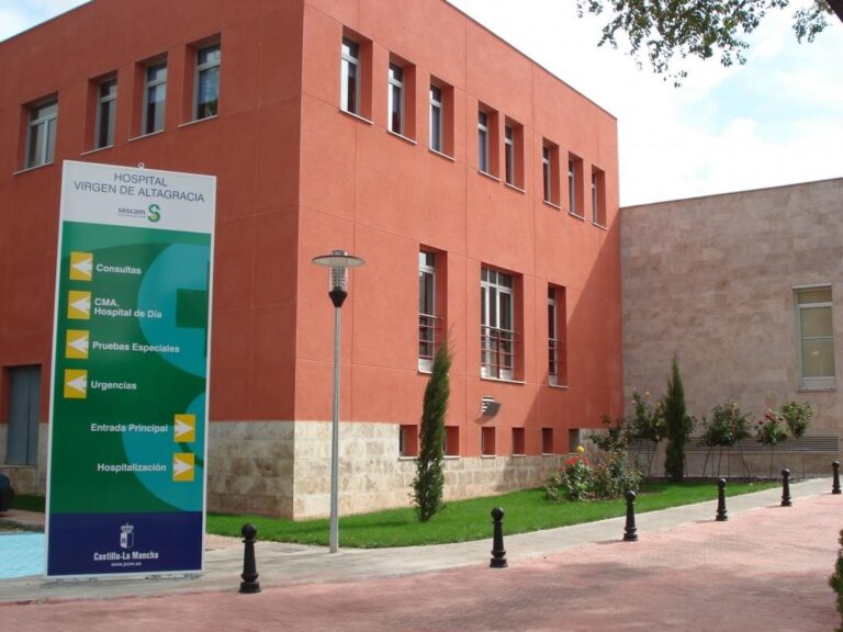 El choque entre una moto y un coche en Manzanares termina con un herido de 17 años
