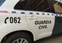 Detenido el conductor de un coche que colisionó contra un vehículo de la Guardia Civil