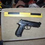 Robó 620 euros en una gasolinera de Villanueva de la Jara amenazando con una pistola falsa