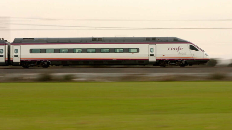Los trenes Avant entre Toledo y Madrid tendrán más plazas desde el lunes