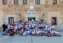 El Campamento Juventud Sorda descubre los avances en accesibilidad en su visita a las Cortes de Castilla-La Mancha
