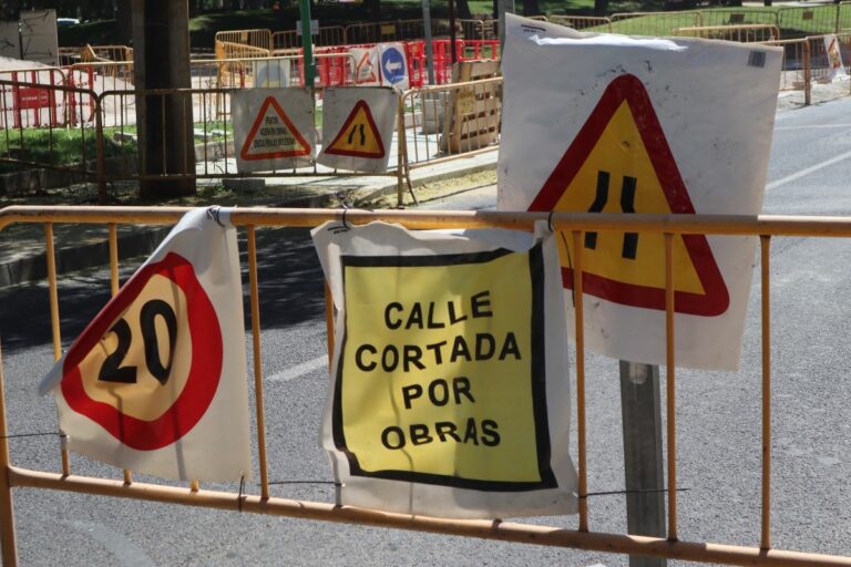 Declarada de emergencia la obra de la calle Colón de Cuenca tras un hundimiento entre la calzada y el acerado