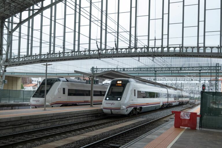 El AVE Sevilla-Valencia tendrá conexión con Albacete y Cuenca la tendrá con Málaga y Granada desde el 7 de octubre