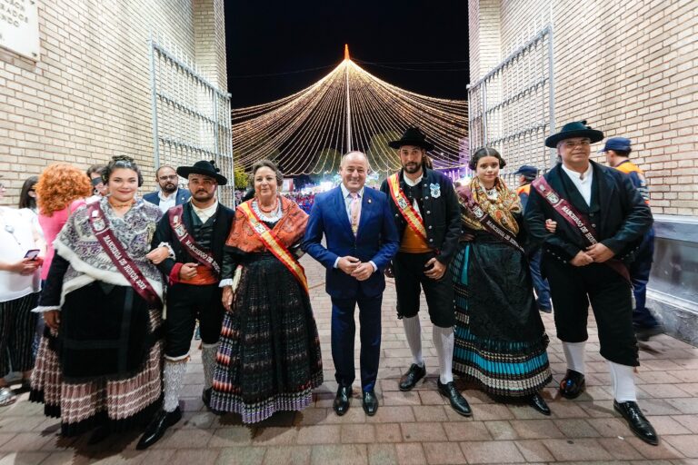 El alcalde de Albacete cierra la Puerta de Hierros de la Feria 2022