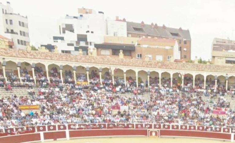 Un hombre de 50 años sufre una caída de 3 metros en un palco de la plaza de toros de Albacete