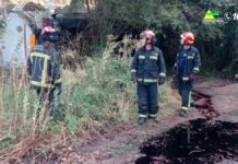 Vuelca un camión cisterna y el vino que transportaba acaba en el río Bullaque