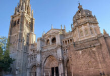 Las campanas de la Catedral de Toledo doblan por la muerte del papa Francisco