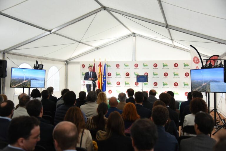 Nueva planta eólica en Torrejoncillo del Rey, con 19 molinos y las palas más grandes del mundo