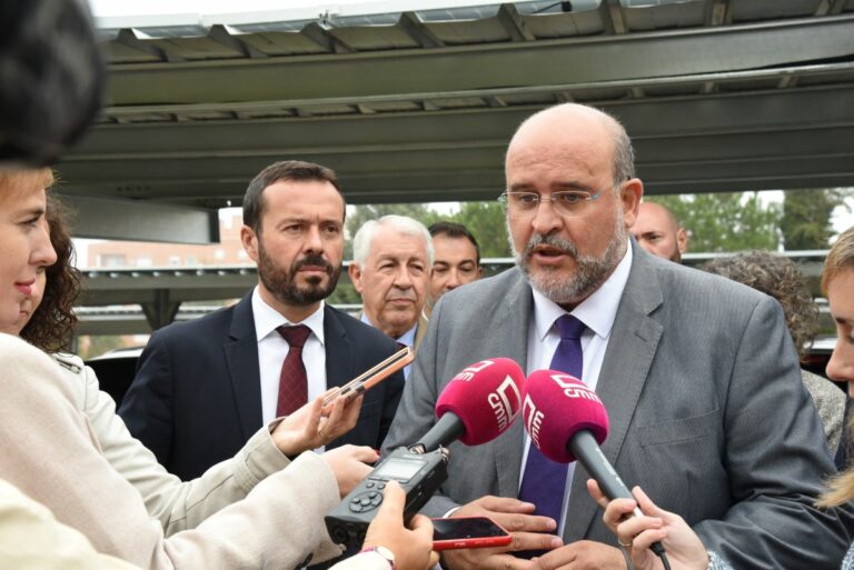 La alternativa del Gobierno regional al ATC de Villar de Cañas: 33 proyectos de energía fotovoltaica