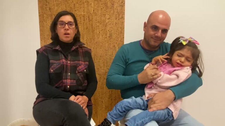 Una campaña de crowdfunding para que una niña de cuatro años de Guadalajara con parálisis cerebral pueda tener una silla ortopédica