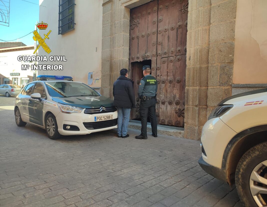 Detienen a una pareja en Escalona como presunta autora de un robo con fuerza en una iglesia