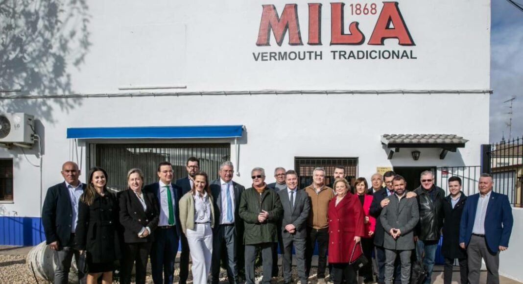 El presidente ha visitado las instalaciones de la empresa familiar ‘Vermouth Mila’ en Quintanar de la Orden (Toledo)