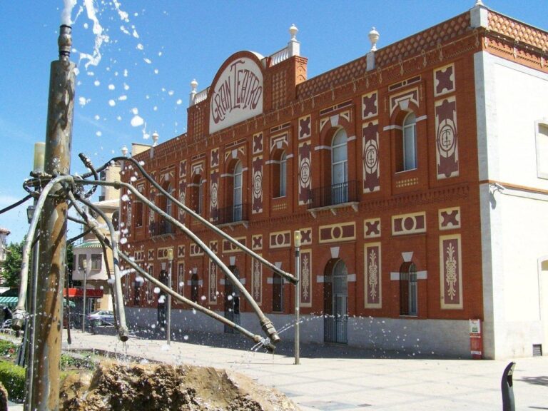 Un musical sobre Nino Bravo y un tributo a Sabina, en la cartelera de abril del Gran Teatro de Manzanares