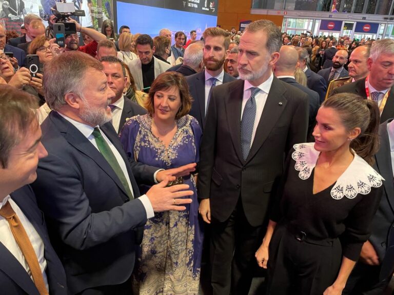 El alcalde de Cuenca invita a los Reyes a visitar la ciudad como Capital Española de la Gastronomía El alcalde de Cuenca invita a los Reyes a visitar la ciudad como Capital Española de la Gastronomía