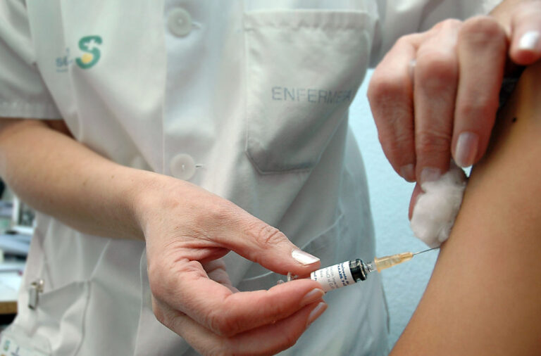 Castilla-La Mancha compra 15.000 vacunas para inmunizar a bebés frente al virus respiratorio sincitial