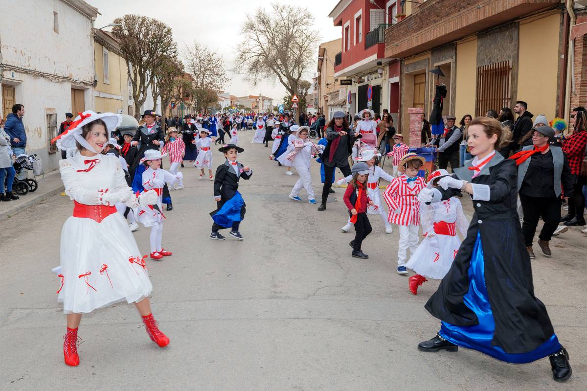 Los centros educativos de Argamasilla de Alba deslumbraron en el Gran Desfile de Comparsas Infantiles