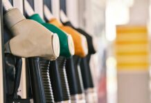 Un estudio afirma que el carburante de las gasolineras más baratas no es peor que el de las grandes cadenas