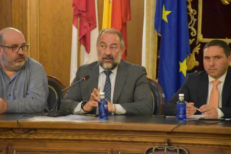 Garde confía en que ANECA apruebe los nuevos grados de la UCLM en breve para ofertarlos en el curso 2023-2024 Garde confía en que ANECA apruebe los nuevos grados de la UCLM en breve para ofertarlos en el curso 2023-2024