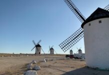 Los molinos de Criptana y el castillo de Belmonte, entre los lugares más mágicos de España