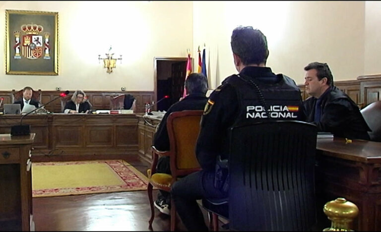 El jurado encuentra culpable por unanimidad al acusado de asesinar prendiendo fuego a su madre en Garcinarro