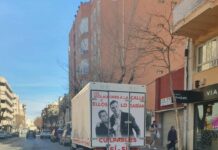 «Los violadores a la calle y ellos lo sabían», el mensaje de una furgoneta de NNGG que recorre Almansa en el 8M