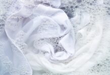 Los 2 detergentes más eficaces del mercado para la ropa blanca, según la OCU