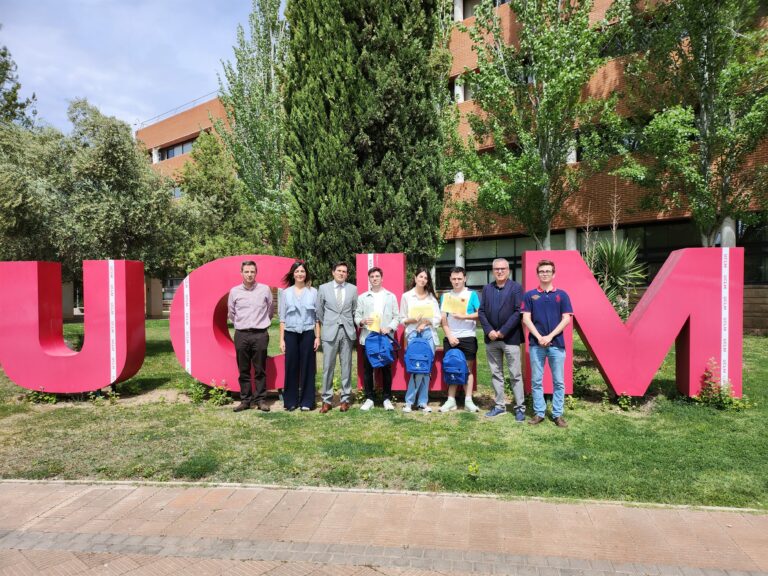 El estudiante de Ingeniería Industrial Leovigildo Blázquez, ganador del XVI Juego de Bolsa de la UCLM El estudiante de Ingeniería Industrial Leovigildo Blázquez, ganador del XVI Juego de Bolsa de la UCLM