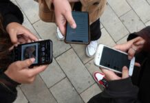 El uso del móvil en las aulas de C-LM, prohibido salvo fines pedagógicos en algunas de las etapas