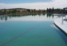 Rescatan a una mujer inconsciente de una piscina en Las Casas y la trasladan al hospital