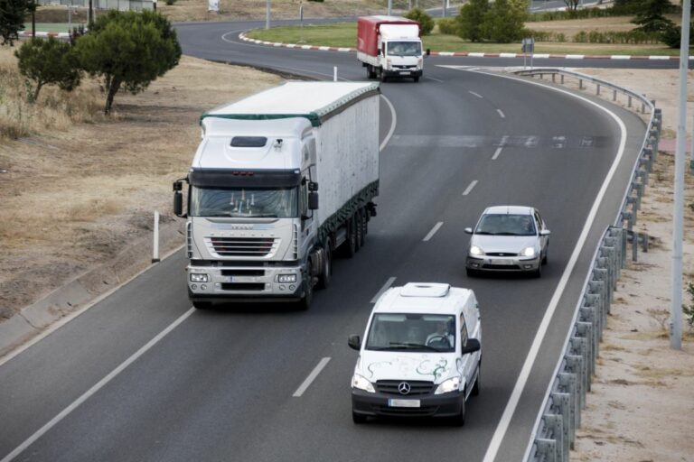 Salida de carretera en Casas de Haro deja cuatro heridos, incluyendo a un menor