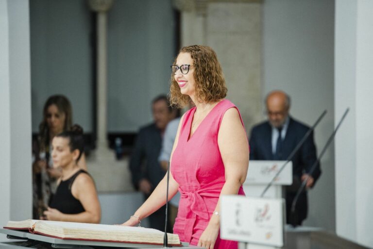 Sara Simón afirma que estará «vigilante» desde Igualdad ante las políticas que apliquen los ayuntamientos de PP-Vox