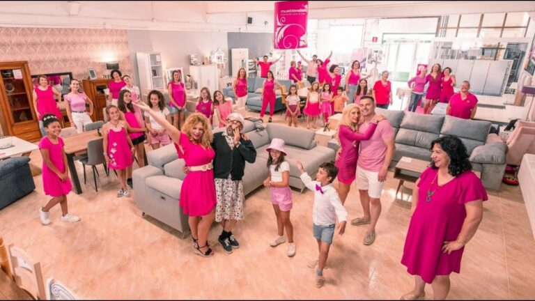 Una empresa de La Gineta graba un vídeo al más puro estilo «Barbie» y se hace viral