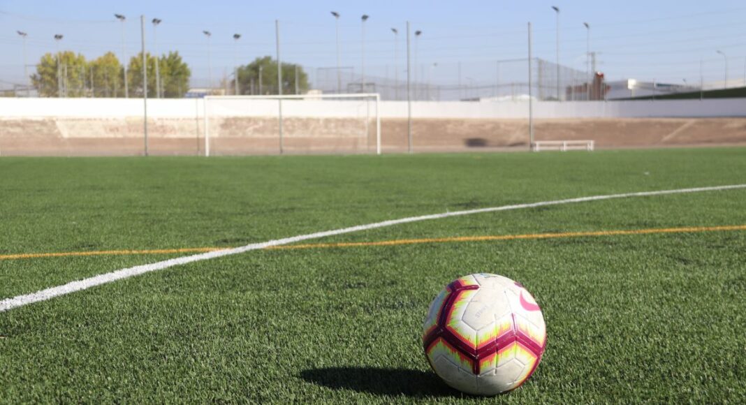Campo de fútbol del velódromo en Manzanares
