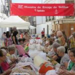 El encaje de bolillos volvió a conquistar la calle Empedrada en Manzanares