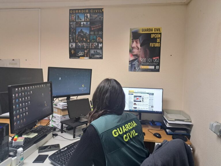 La Guardia Civil alerta de estafas de hasta 18.000 euros a ganaderos que compran forraje en Internet La Guardia Civil alerta de estafas de hasta 18.000 euros a ganaderos que compran forraje en Internet