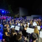 La Plaza Alonso Quijano se llena de música con el concierto Pre-Feria «Argamasilla es Música”