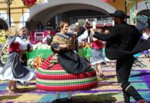Color, emoción y baile en la Ofrenda de Flores a la Virgen de Los Llanos en la Feria de Albacete