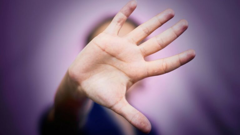 Un residente de Guadalajara ha sido arrestado en Ávila por agredir y arrojar al suelo a su pareja