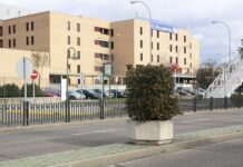 Dos hospitalizados por inhalación de humo tras un incendio en una casa en Talavera