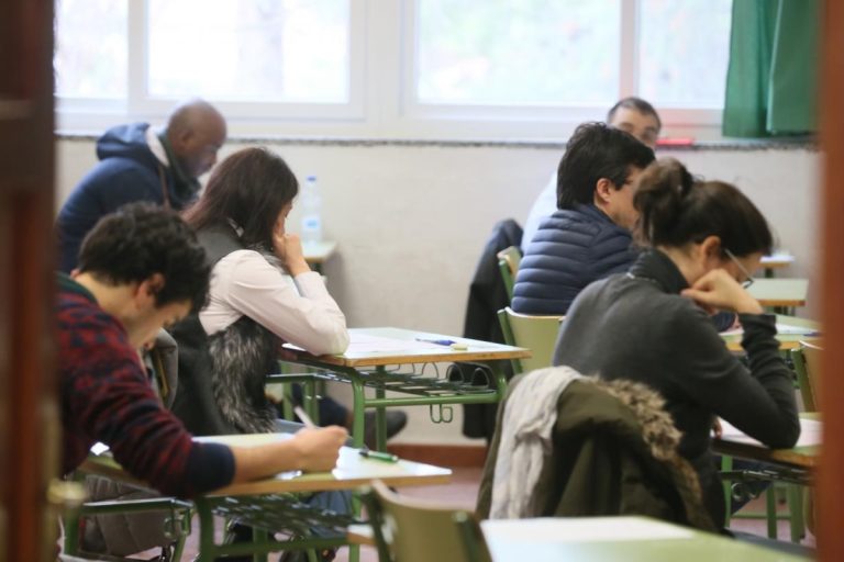 Este fin de semana en Castilla-La Mancha 17.600 personas compiten por 446 plazas de funcionarios y laborales Este fin de semana en Castilla-La Mancha 17.600 personas compiten por 446 plazas de funcionarios y laborales