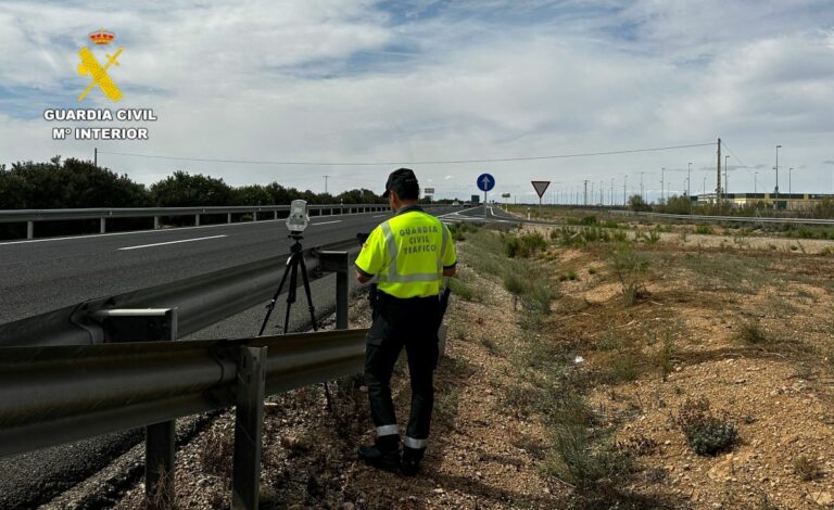 Conducía a 232 kilómetros por hora y dando positivo en alcohol en Casas de Haro