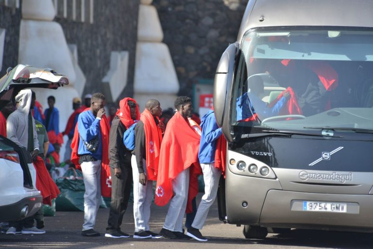 Revuelo en Manzanares ante la llegada de un grupo de migrantes, a la que el alcalde se opone